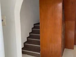 Ocasión. Vendo amplia casa Remodelada de 3 pisos