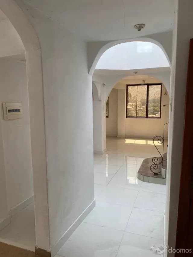 Ocasión. Vendo amplia casa Remodelada de 3 pisos — foto 8