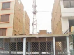 TERRENO O LOCAL EN DONDE SE PUEDE CONSTRUIR HASTA 4 PISOS MAS