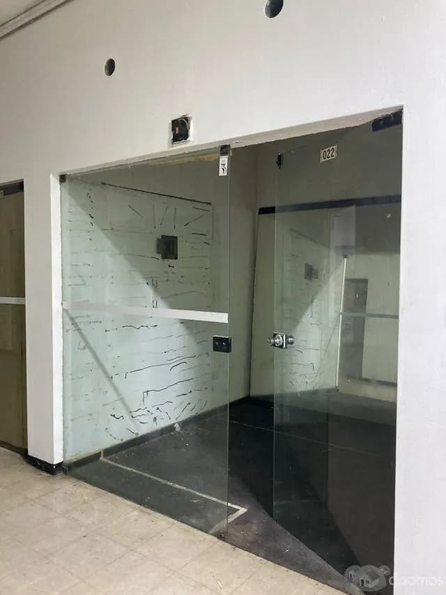 VENTA DE TIENDA EN CENTRO COMERCIAL MALENA EN MAGDALENA DEL MAR — foto 2
