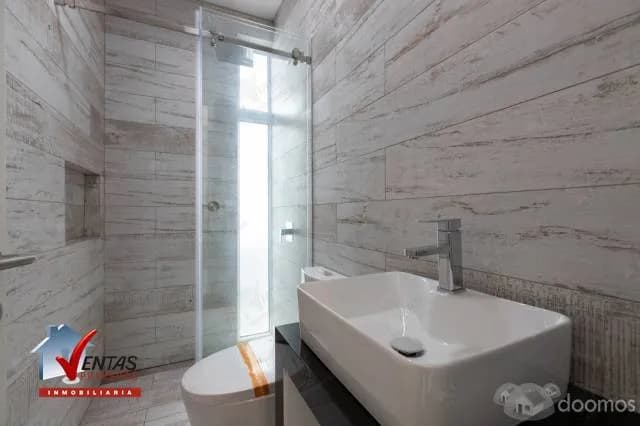 VENTA CASA DE ESTRENO EN EL SOL DE LA MOLINA 2DA ETAPA — foto 8