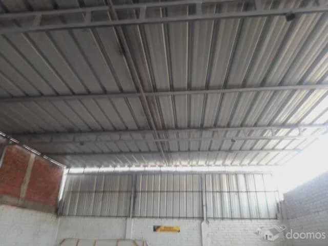 ALQUILO LOCAL techado de 180m2 — foto 1
