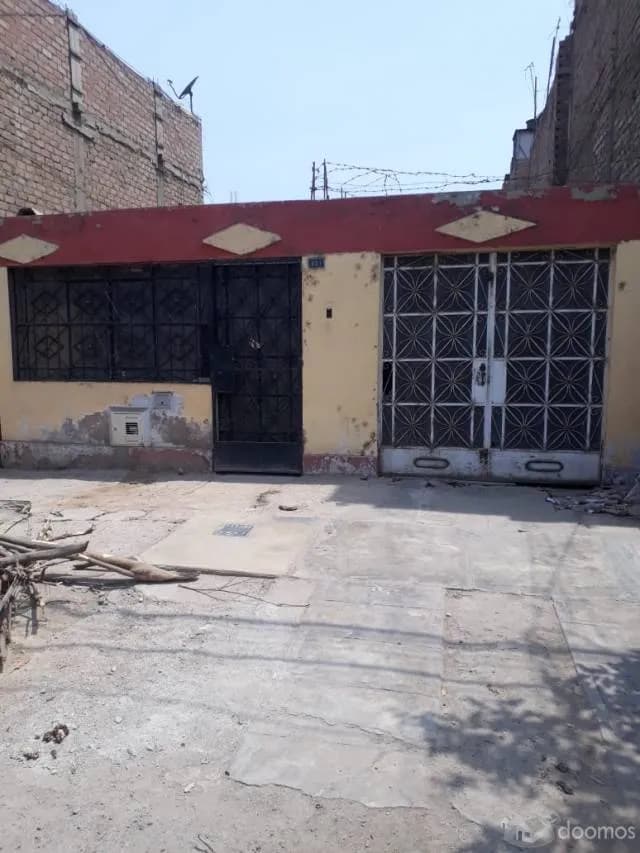 Venta de casa como terreno en San Juan de Lurigancho — foto 1