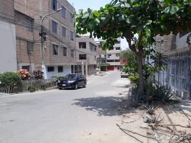 Venta de casa como terreno en San Juan de Lurigancho — foto 5