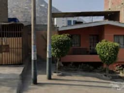 Venta Casa Familiar de 5 Dormitorios con Jardín y Estacionamientos - Villa María Del Triunfo