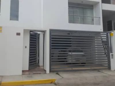 ALQUILO CASA MODERNA
