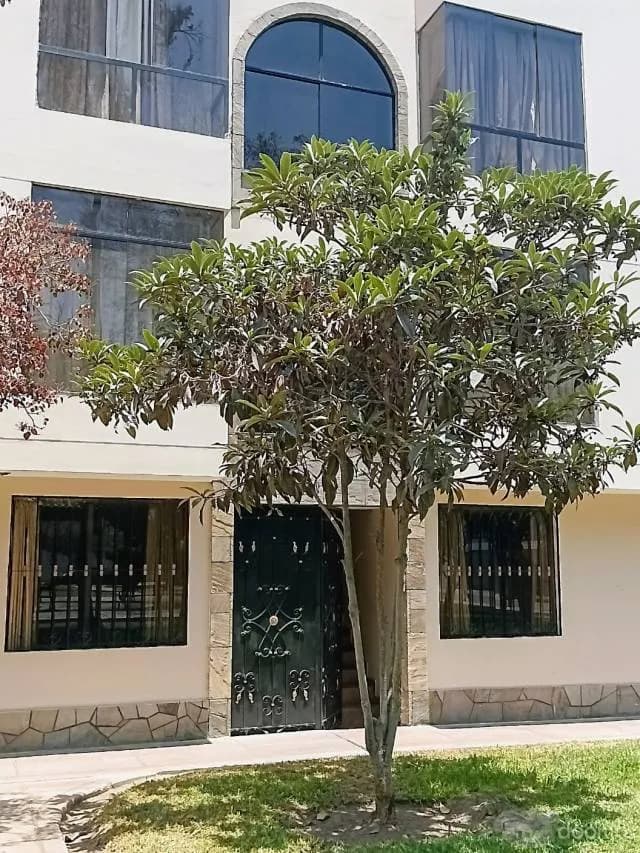 ALQUILER DE DPTO CON EXCELENTE VISTA AL PARQUE — foto 1