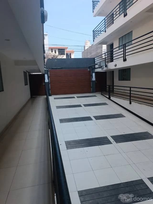DEPARTAMENTO EN SURCO CALLE GALILEO GALILEI CON ESTACIONAMIENTO — foto 2