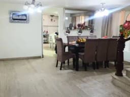 Espaciosa Casa/Local de 3 Pisos en Venta en Excelente Estado