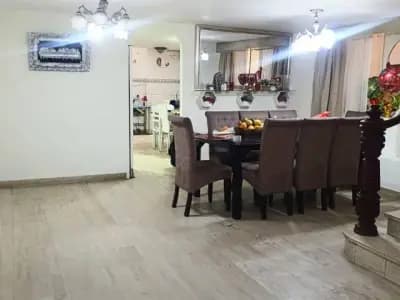 Espaciosa Casa/Local de 3 Pisos en Venta en Excelente Estado