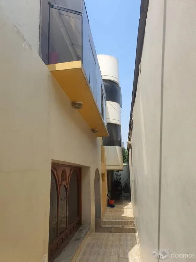 Espaciosa Casa/Local de 3 Pisos en Venta en Excelente Estado — foto 3