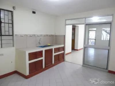 Casa amplia de 2 pisos con azotea habilitada para un tercer nivel, a pocos metros del Centro Cívico. Pisos Independientes, con cisterna y tanque elevado que permite continuidad de agua las 24 horas.