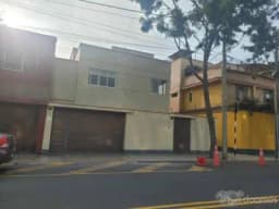 $1,990 MIRAFLORES ALQUILO CASA DE 3 PISOS CERCA CLINICA DELGADO, HUACA PUCLLANA, IDEAL PARA OFICINA ADMINISTRATIVA, CALL CENTER, ALMACEN, VIVIENDA ETC. CEL. 990027111