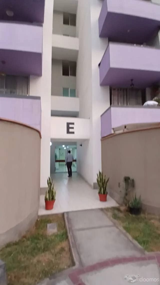 Venta de departamento en primer piso en Surco — foto 1