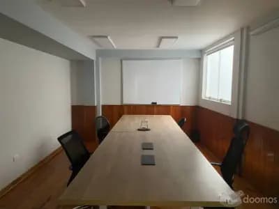 SE ALQUILAN OFICINAS EN URB LAS QUINTANAS.