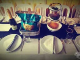 ALQUILER DE SILLAS, MESAS, MESAS DECORADAS, MENAJERIA (PLATOS VASOS UTENSILIOS MANTELES) Y PARRILLA PARA TODO TIPO DE EVENTOS SERVICIOS JEM - CALLAO