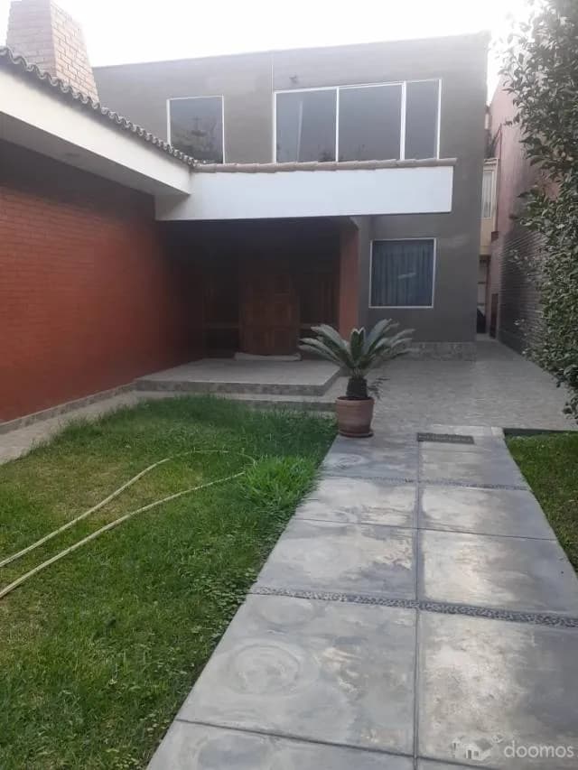 Vendo Casa en Av. Los Cedros cuadra 14 - Chacalacayo — foto 7
