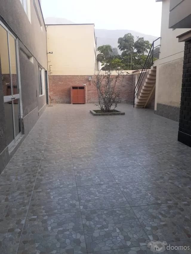 Vendo Casa en Av. Los Cedros cuadra 14 - Chacalacayo — foto 13
