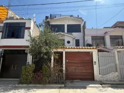 Se Vende Casa de 3 Pisos + Cochera Urb. Amelia Oyague Cerca al Colegio San Pio x – El Tambo