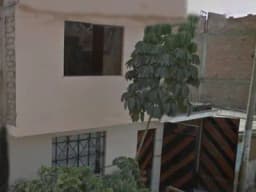 Vendo casa de dos pisos con doble fachada