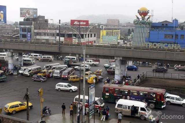 Local Comercial en Av. Los Heroes SJM 200m2 — foto 2