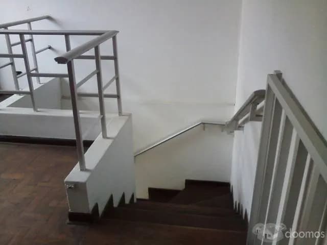 CASA 3 PLANTAS SOBRE AVENIDA COLONIAL — foto 3