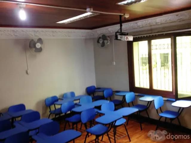 Alquiler de Aula con Proyector — foto 2