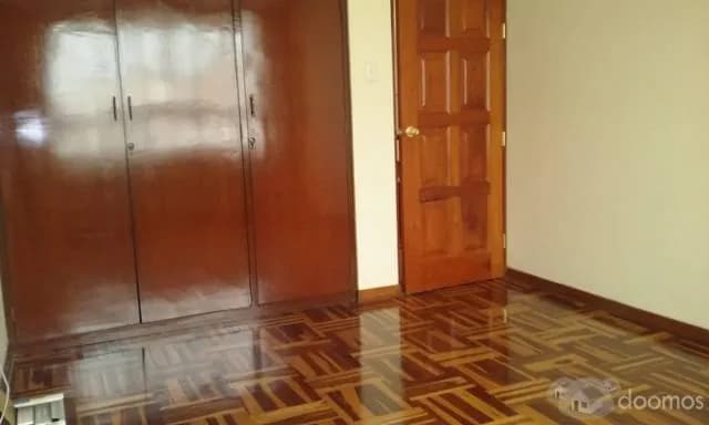 ISI REMATA CASA REMODELADA DE 380m2 CERCA A LA EMBAJADA DE USA — foto 4