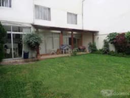 LINDA CASA EN VENTA, 3 PISOS, 3 HAB, JARDÍN, COCHERAS, CON PARÁMETROS,
