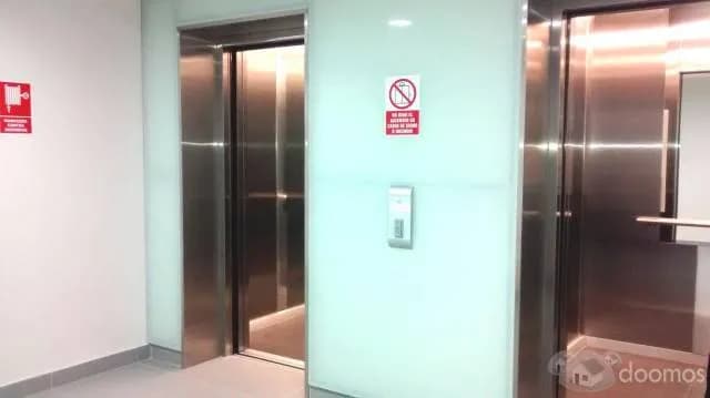 Amplia oficina de estreno con modernas áreas comunes, kitchenette. — foto 3