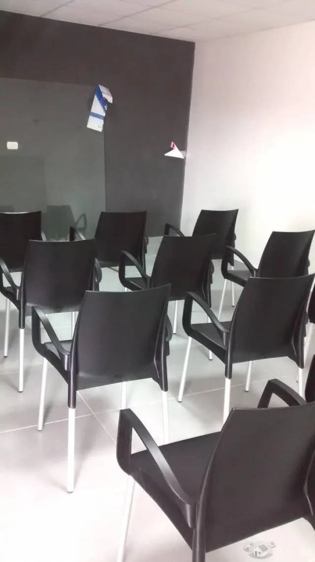 Amplia oficina de estreno con modernas áreas comunes, kitchenette. — foto 7