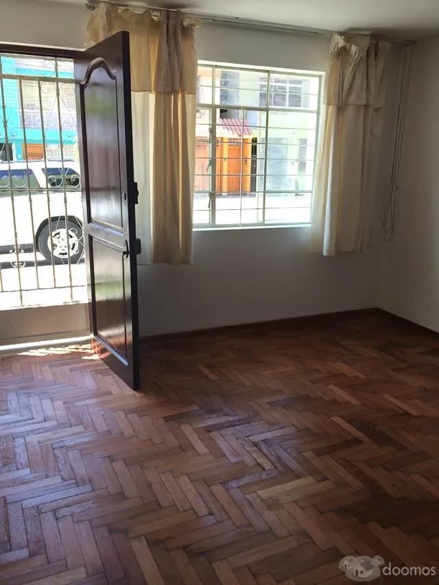 VENDO CASITA DE BAJOS TOTALMENTE REMODELADA — foto 1