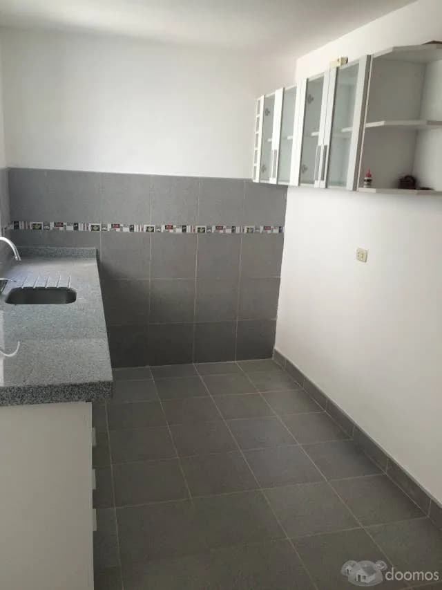 VENDO CASITA DE BAJOS TOTALMENTE REMODELADA — foto 3