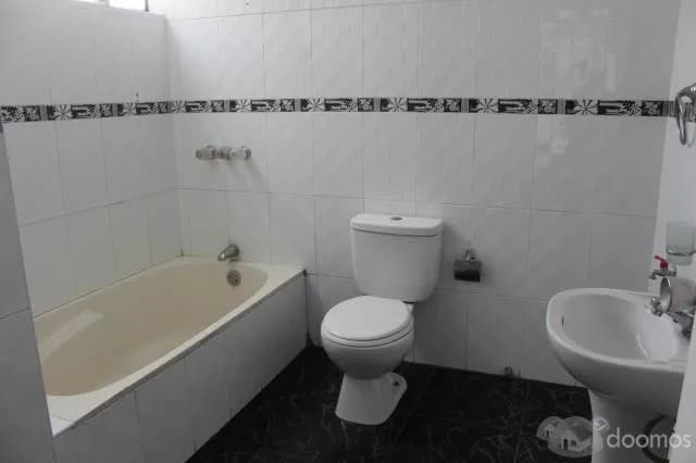 VENDO LINDA CASA DE TRES PISOS — foto 4