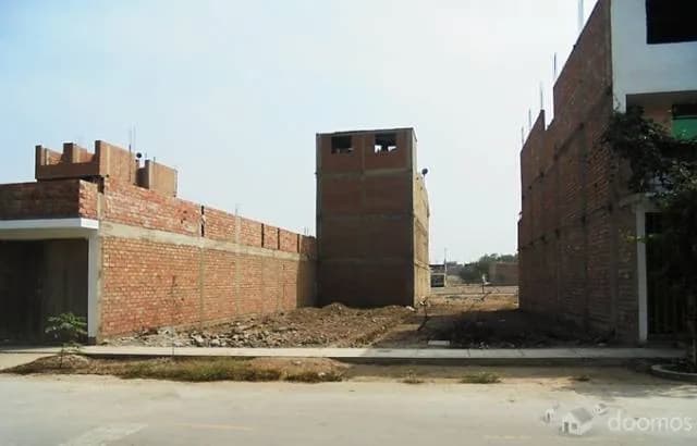 OCASIÓN TERRENO FRENTE A PARQUE  - CARABAYLLO — foto 3