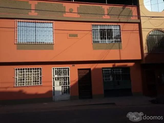 Casa de 2 plantas, con terraza y cochera. 5 cuartos, 2 baños. — foto 1
