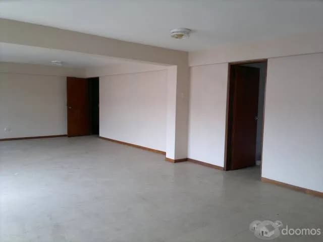 En Venta, amplia oficina en el centro de Trujillo — foto 1