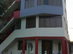 VENDO PRIMER PISO ESQUINA FRENTE A PARQUE A 2 CUADRAS DE PLAZA LIMA SUR