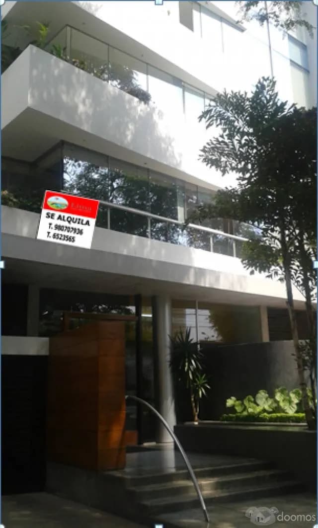 LINDO DEPARTAMENTO AMOBLADO 3 DORMITORIOS UNA CUADRA DE LARCOMAR — foto 1