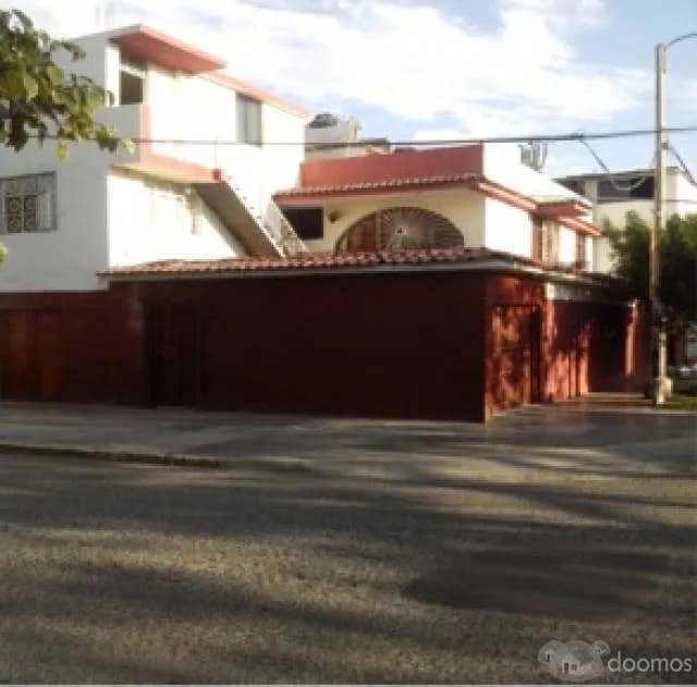 Casa en venta frente a parque — foto 1