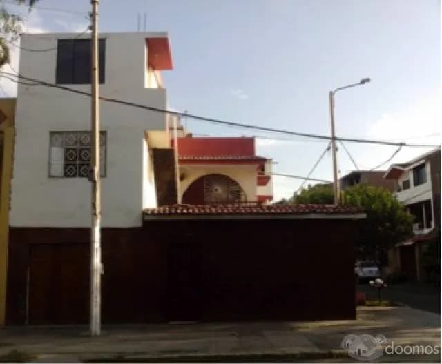 Casa en venta frente a parque — foto 2