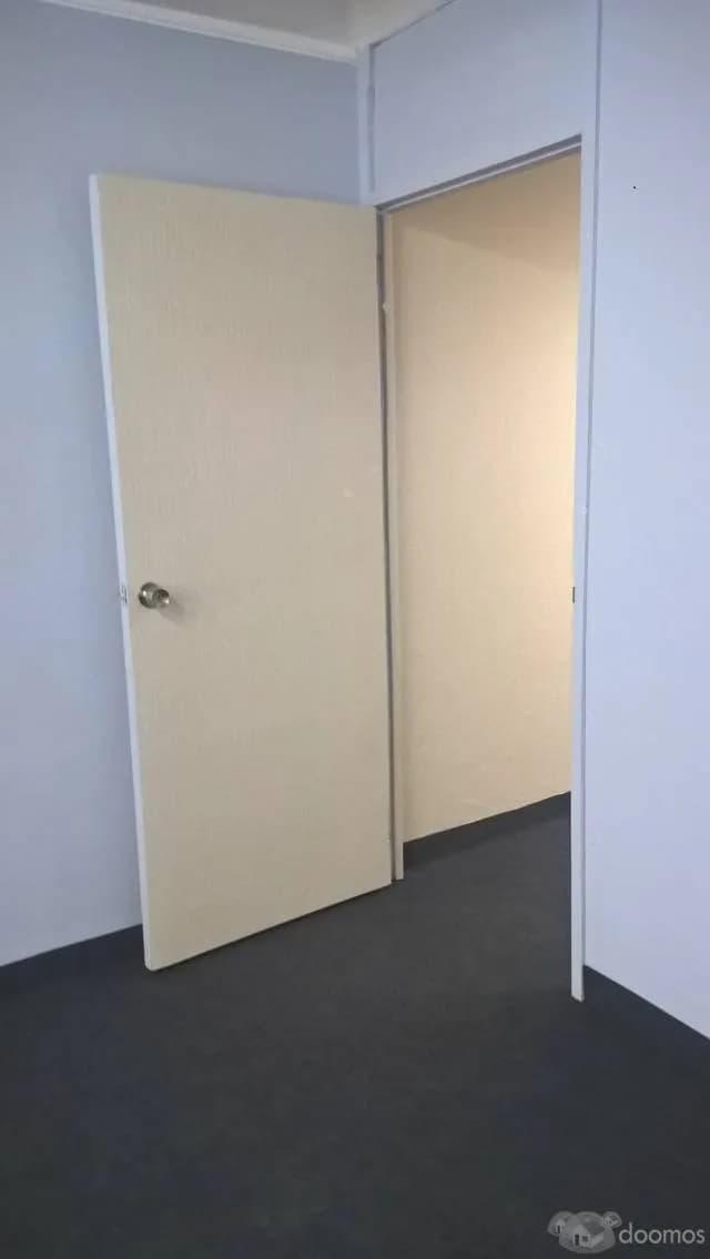 Alquilo Oficina de 40 m2  a 420 dólares — foto 1