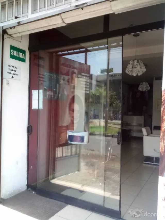 ALQUILER DE LOCAL COMERCIAL (ZONA DE BANCOS) — foto 4