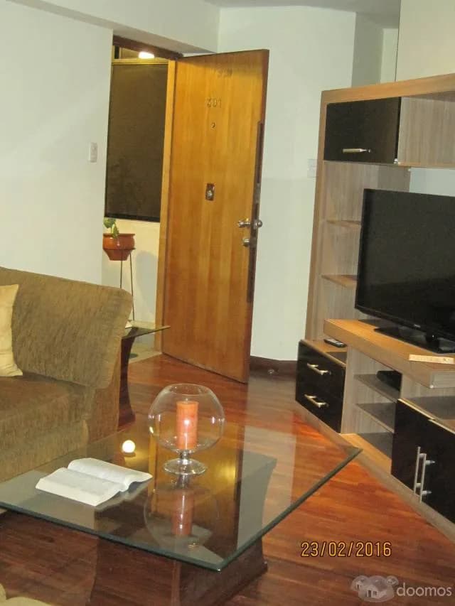 Alquilo Dpto. Amoblado. 02 DORM. 01 BAÑO. 01 ESTAC. VEHICULAR. — foto 2