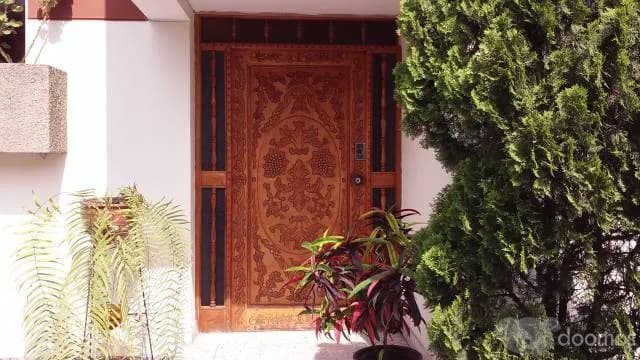 VENDO ESPACIOSA CASA DE 3 PISOS EN SAN BORJA — foto 1