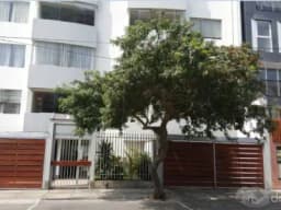 LINDO DEPARTAMENTO EN MIRAFLORES CON VISTA A LA CALLE  Cdra. 4 de Chiclayo! Excelente y céntrica ubicación. Completamente amoblado y equipado; De fácil acceso! Como nuevo!! 