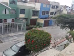 pueblo libre casa amplia AT. 164   AC. 250  dos pisos con azotea 5 dorm. 3 baños completos