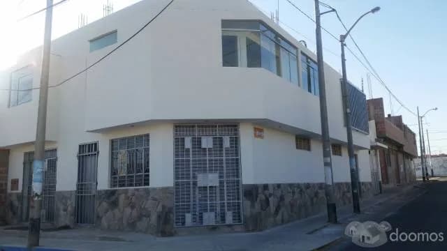 CASA / comercio en esquina — foto 1