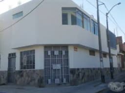 CASA / comercio en esquina