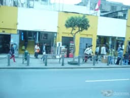 OCASION VENTA DE STAND AV. EMANCIPACION BIEN UBICADO DIEZ MIL DOLARES